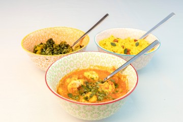 Garnalencurry en spinazie- aardappelcurry met citroenrijst