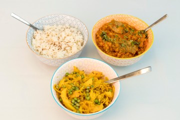 Maaltijdpakket -Lam & linzencurry met groenekool-tuinerwtencurry en komijnrijst